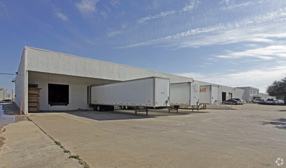 4209 Barnett Blvd, Arlington, TX for lease - Building Photo - Image 3 of 8