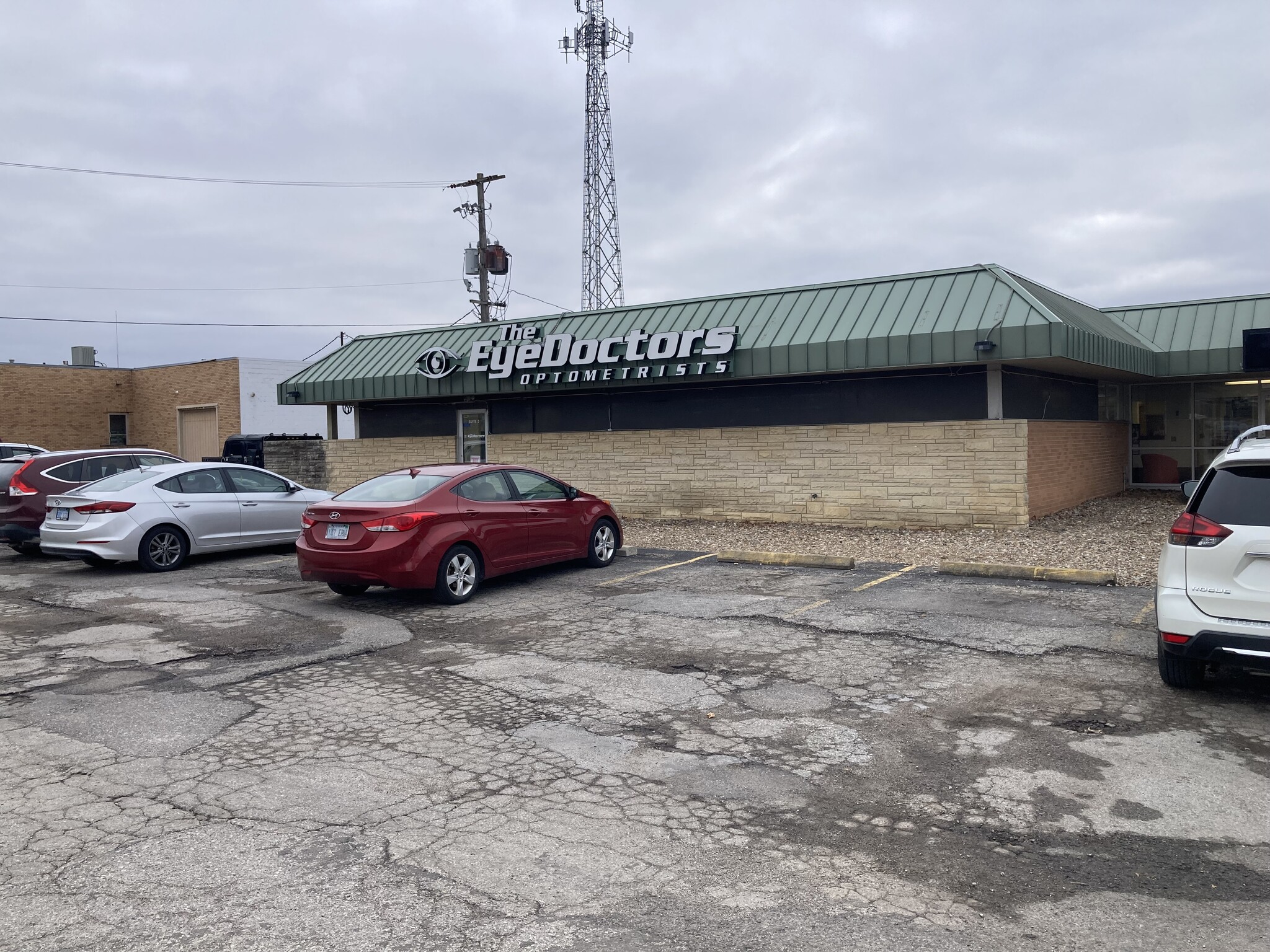 935 S Iowa St, Lawrence, KS for lease Building Photo- Image 1 of 15