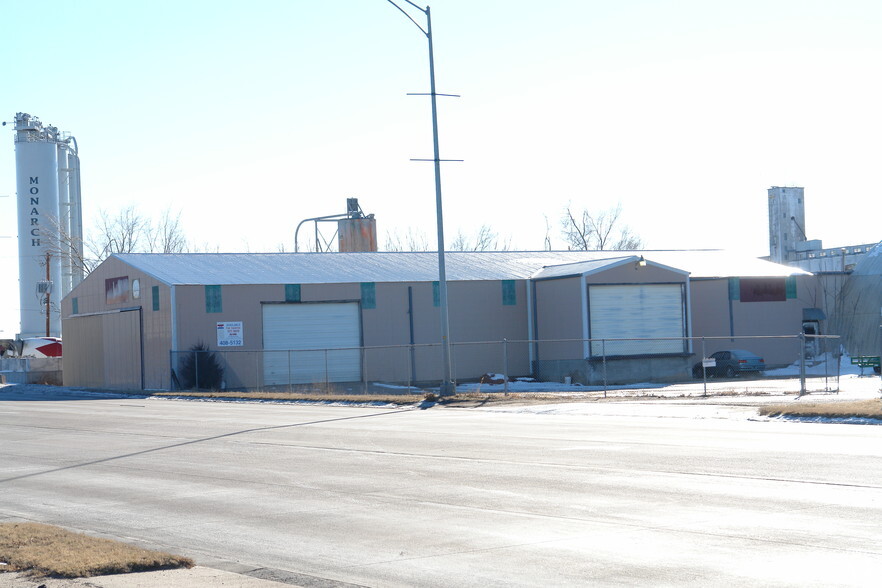 1101 E Wyatt Earp Blvd, Dodge City, KS for sale - Primary Photo - Image 1 of 1