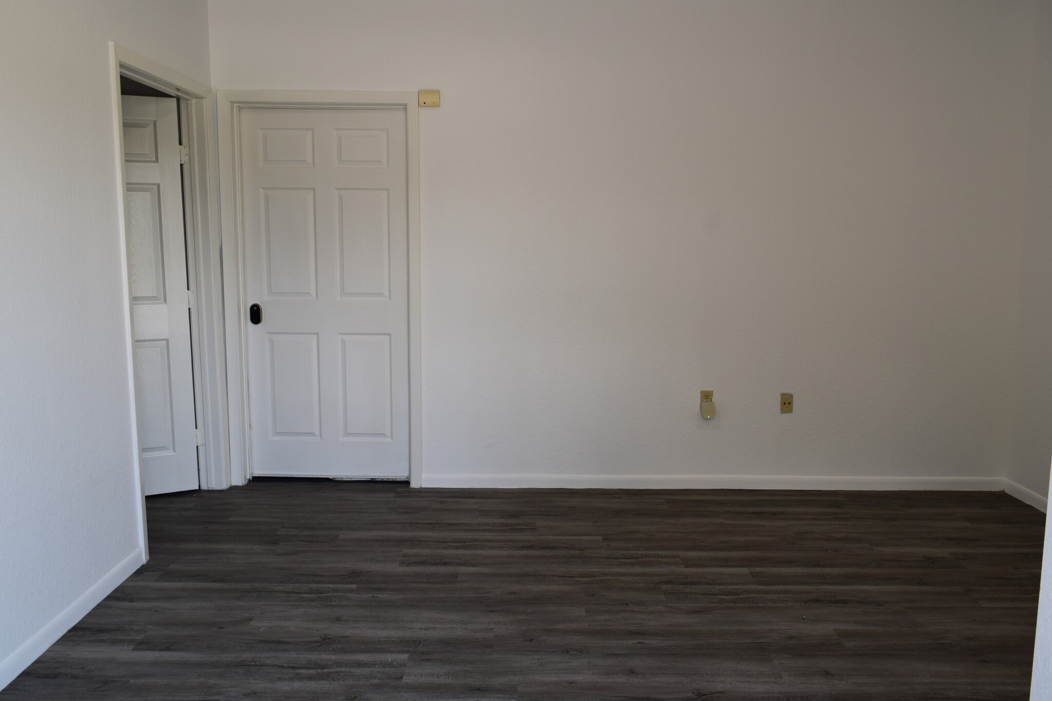 702 Spring Cypress Rd, Spring, TX for lease Interior Photo- Image 1 of 4