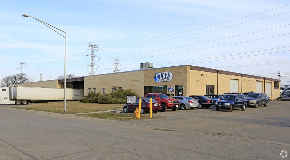 300 W Fay Ave, Addison, IL for sale - Building Photo - Image 1 of 1