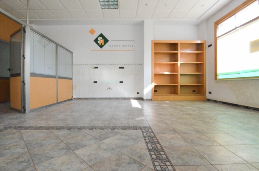 de Juan Padilla, Santa Marta de Tormes, Salamanca for sale - Building Photo - Image 3 of 37