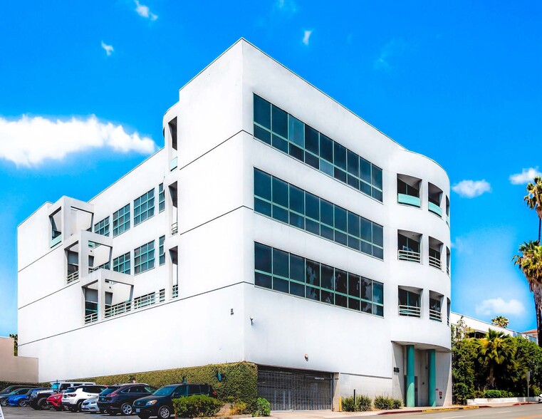 825 N San Vicente Blvd, West Hollywood, CA for lease - Primary Photo - Image 1 of 20