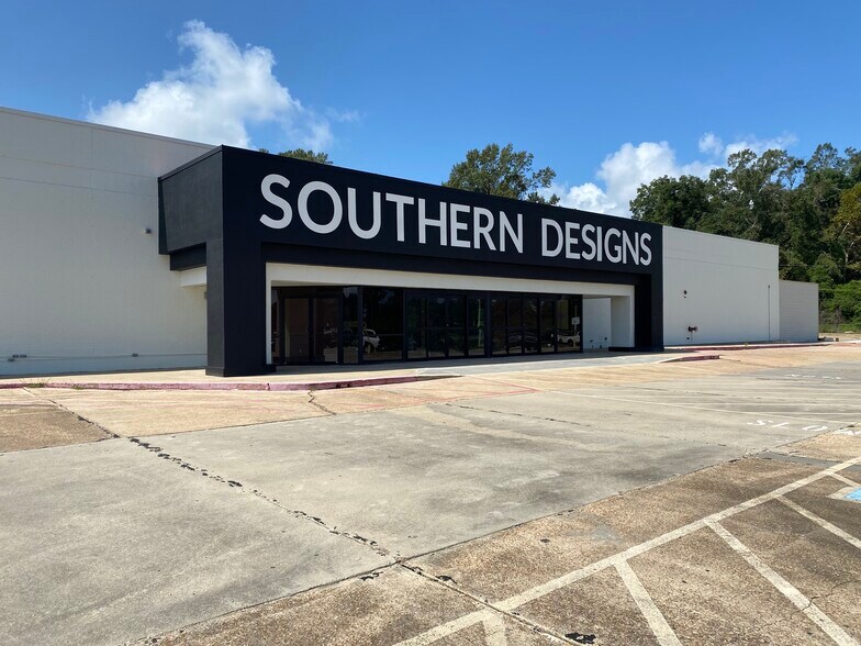 280 John R Junkin Dr, Natchez, MS 39120 Former Kmart Store