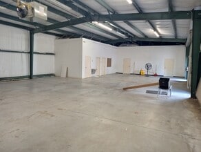 7604A Waters Ave, Savannah, GA for lease Interior Photo- Image 2 of 7