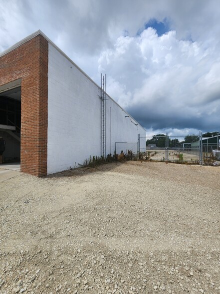 103 Quarry Rd, Rochelle, IL for lease - Building Photo - Image 3 of 24