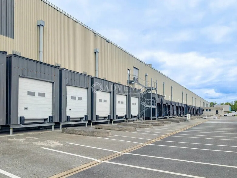 Industrial in Ploumagoar for sale - Building Photo - Image 3 of 11