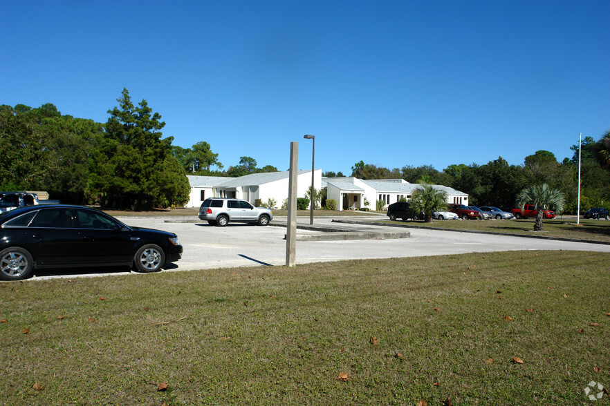 1201 102nd Ave N, Saint Petersburg, FL for lease - Primary Photo - Image 1 of 15