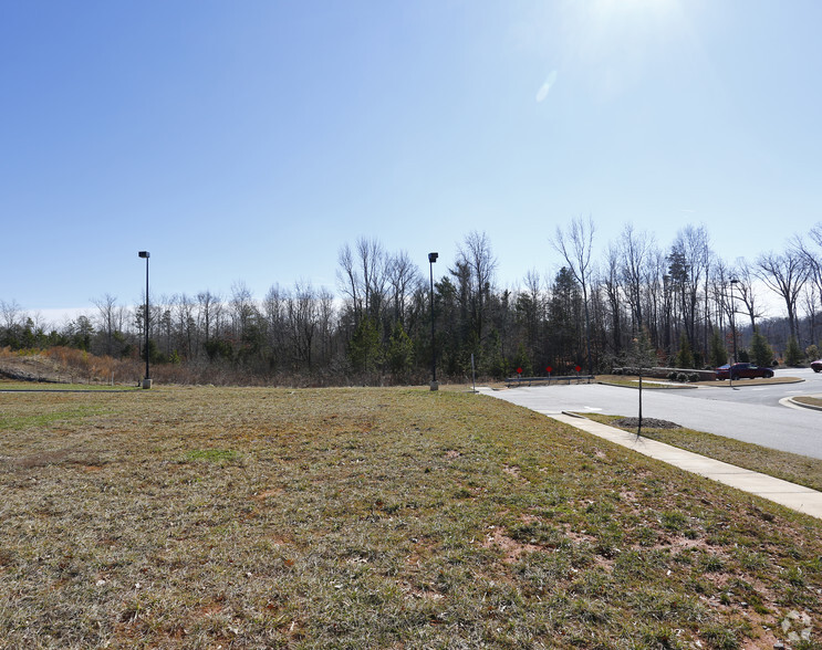 6730 Matthews Mint Hill Rd, Mint Hill, NC for lease - Primary Photo - Image 1 of 7