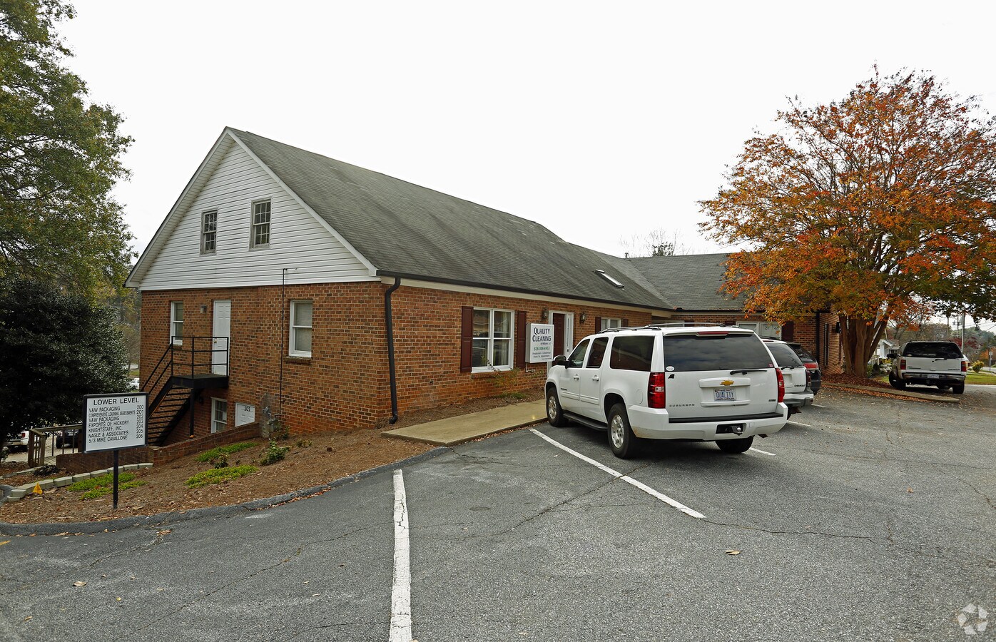 231 4th St SW, Hickory, NC 28602