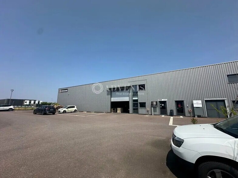 Flex in Norroy-le-Veneur for lease - Building Photo - Image 2 of 9