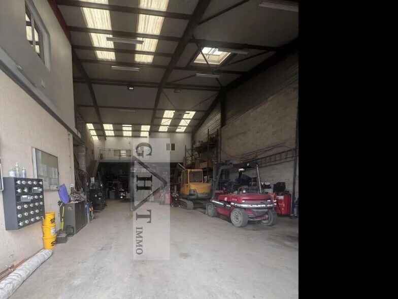 Industrial in Penchard for sale - Building Photo - Image 2 of 13