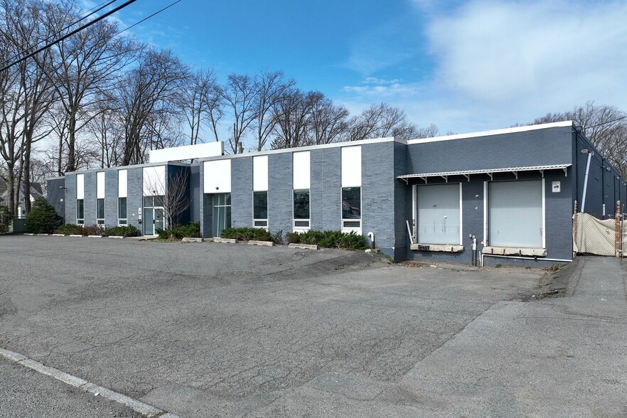 301 Commerce Rd, Linden, NJ for lease - Building Photo - Image 1 of 4