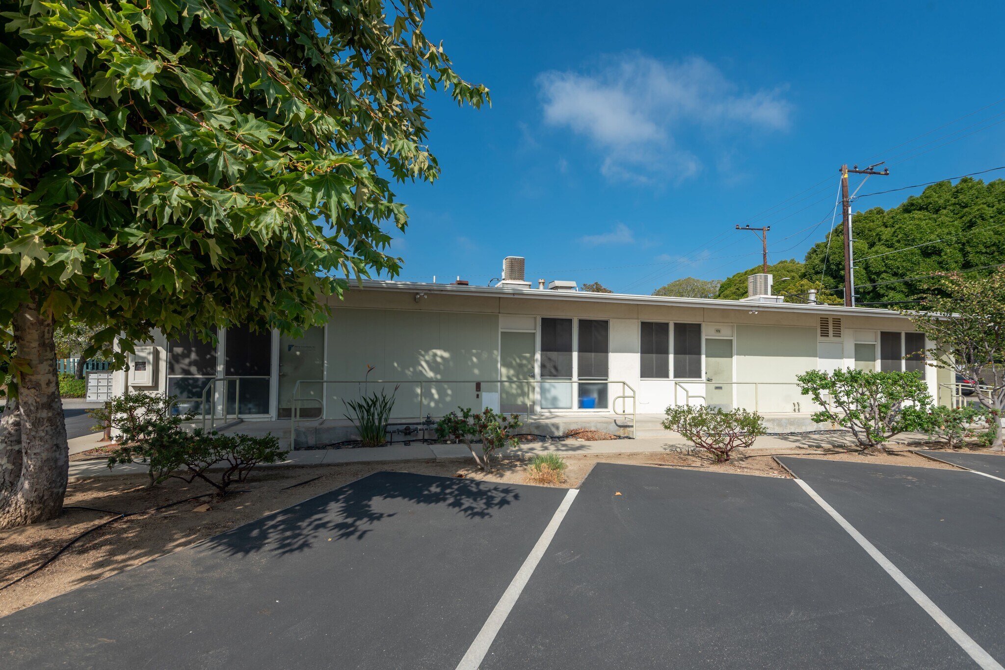 172-176 N Ashwood Ave, Ventura, CA for sale Primary Photo- Image 1 of 3