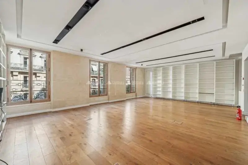 7 Square Du Roule, Paris for lease Interior Photo- Image 1 of 3