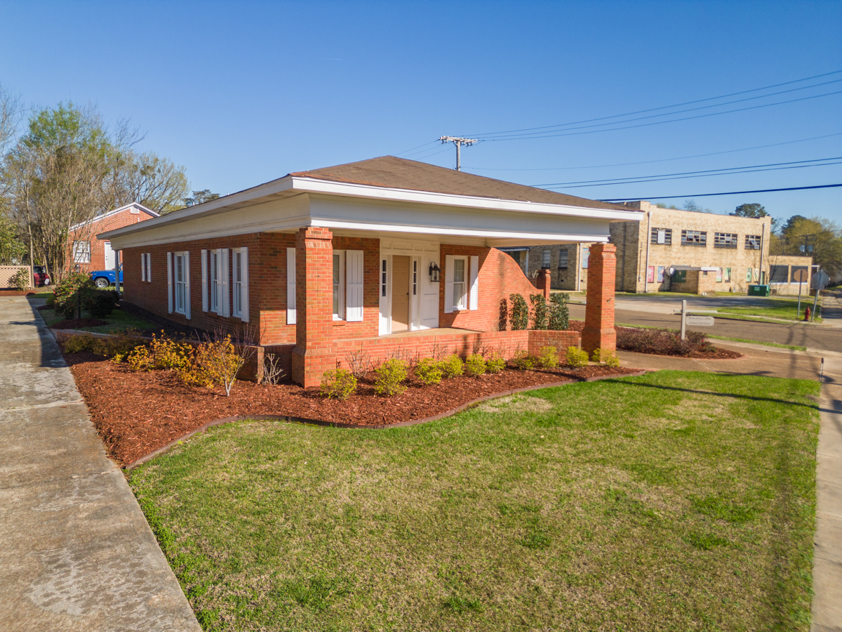 254 East St, West Point, MS for sale Primary Photo- Image 1 of 15