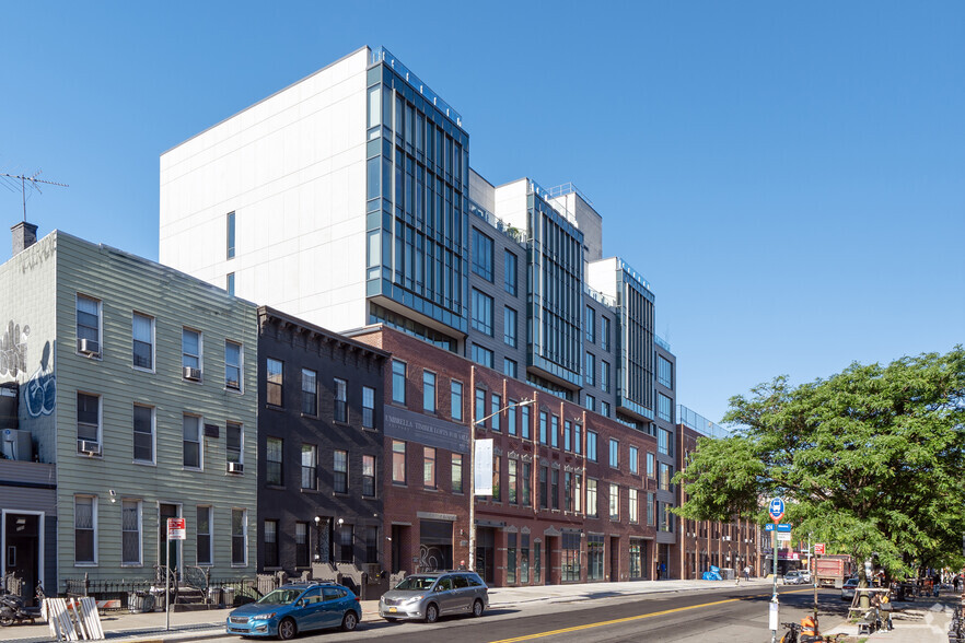 710 Metropolitan Ave, Brooklyn, NY for lease - Building Photo - Image 2 of 7