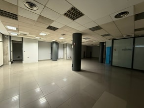Retail in Madrid, Madrid for lease Interior Photo- Image 2 of 3