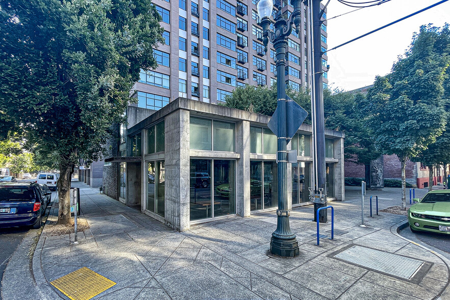 330 NW 10th Ave, Portland, OR for sale - Primary Photo - Image 1 of 1