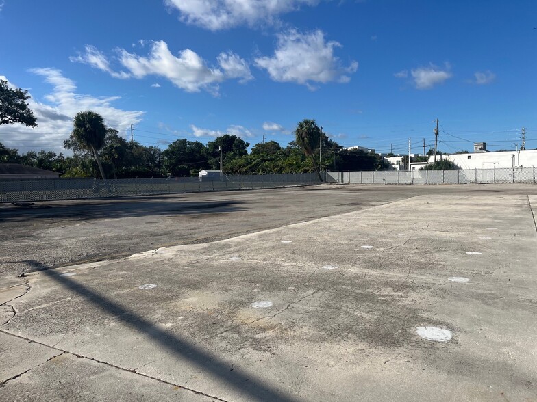 1304 Old Okeechobee Rd, West Palm Beach, FL for lease - Building Photo - Image 3 of 5