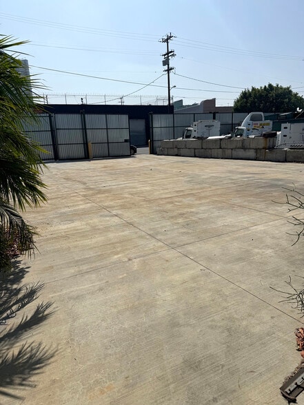 526 S Alameda St, Los Angeles, CA for lease - Building Photo - Image 3 of 4