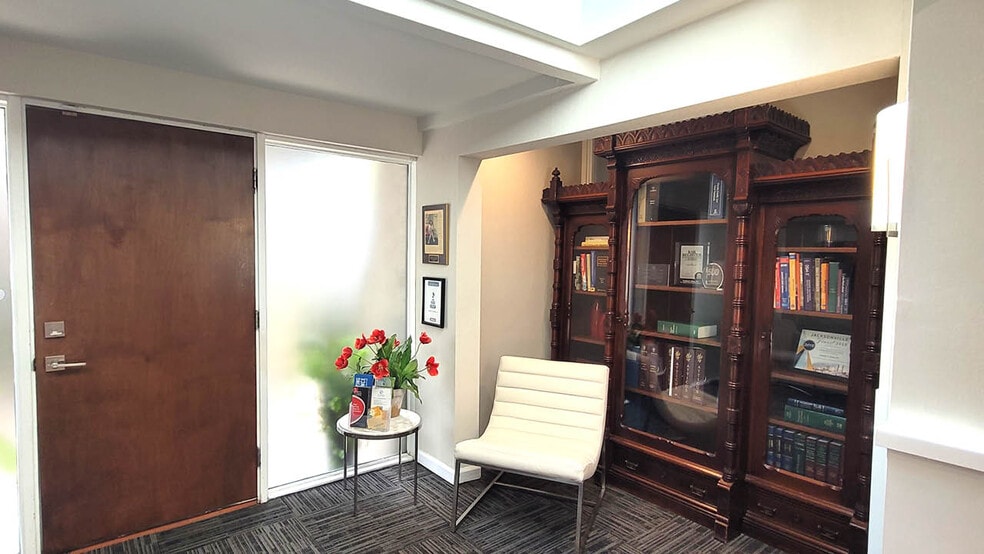 302 3rd St, Neptune Beach, FL for lease - Interior Photo - Image 3 of 5