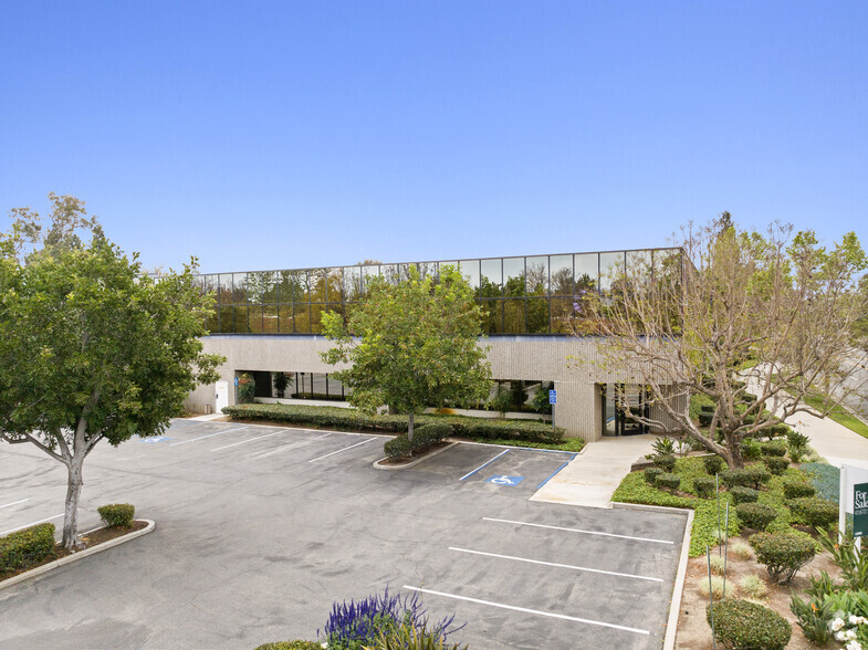 1340-1380 Flynn Rd, Camarillo, CA for sale - Building Photo - Image 2 of 6