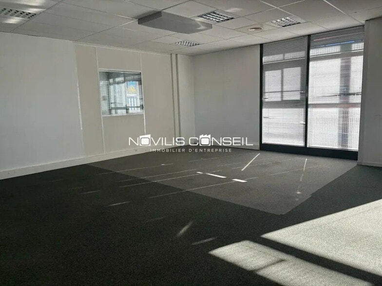 Office in Toulouse for lease - Interior Photo - Image 1 of 4