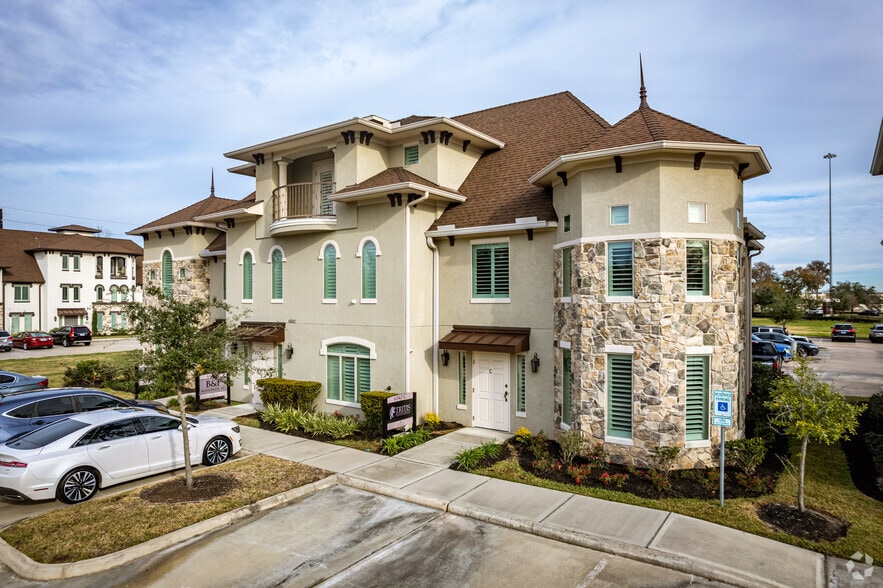 6542 Greatwood Pky, Sugar Land, TX for lease - Primary Photo - Image 1 of 26