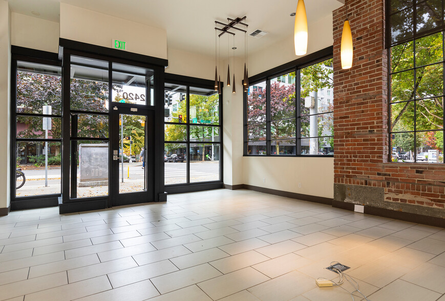 2420 2nd Ave, Seattle, WA for sale - Lobby - Image 3 of 40
