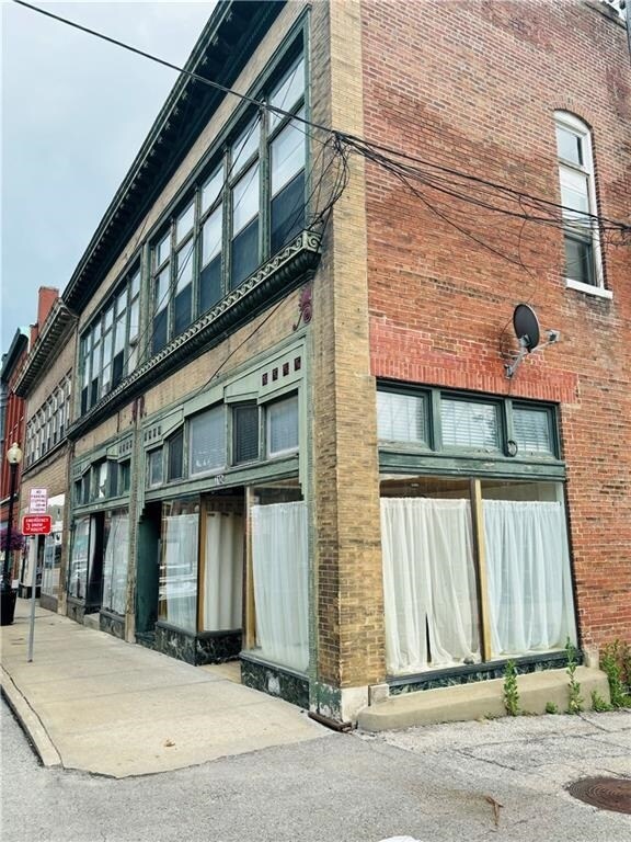 712 Francis St, Saint Joseph, MO for sale Primary Photo- Image 1 of 1