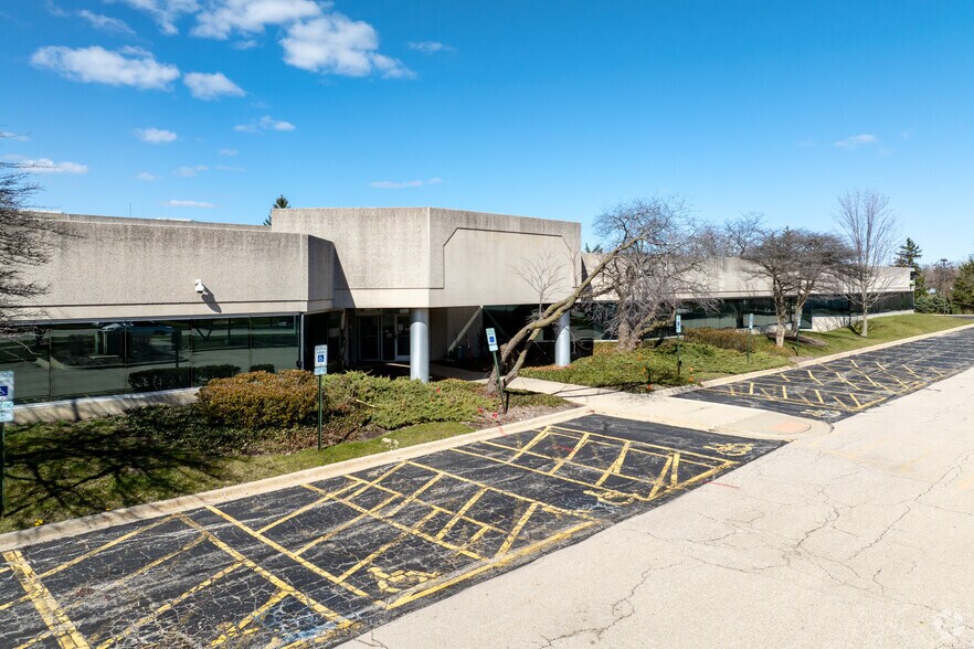 1950 Hassell Rd, Hoffman Estates, IL for sale - Building Photo - Image 1 of 6