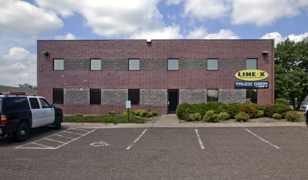 1160-1170 Red Fox Rd, Arden Hills, MN for lease - Building Photo - Image 2 of 5