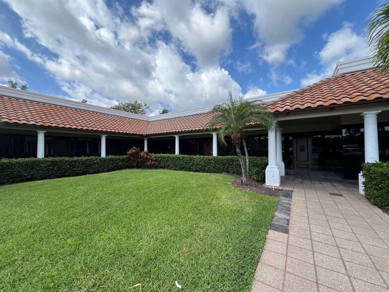 4 Harvard Cir, West Palm Beach, FL for lease - Building Photo - Image 2 of 14