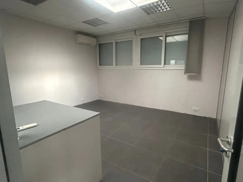 Flex in Les Chères for sale - Interior Photo - Image 3 of 8