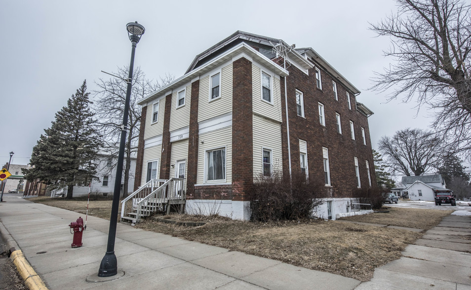 730 2nd St, Kenyon, MN for sale - Primary Photo - Image 1 of 1