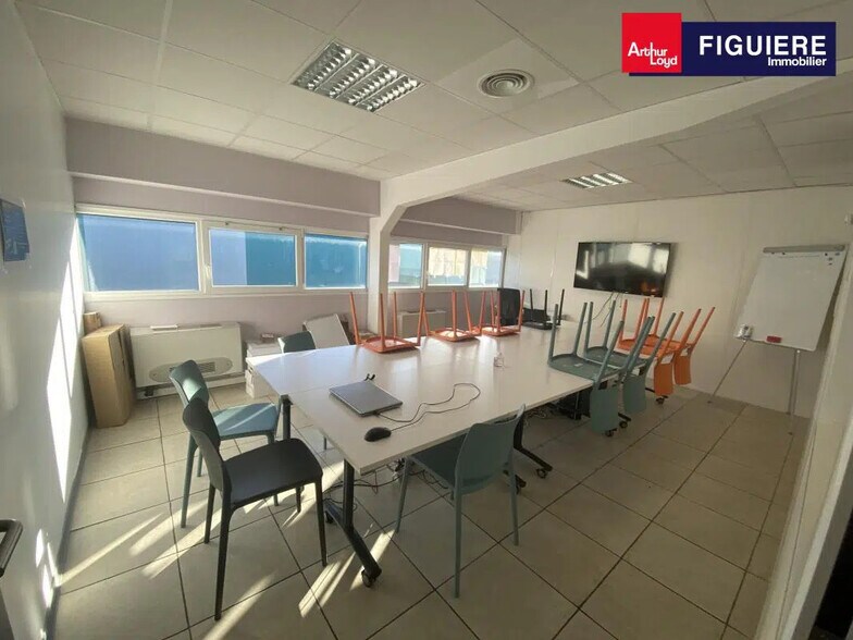 Office in Martigues for lease - Building Photo - Image 1 of 12