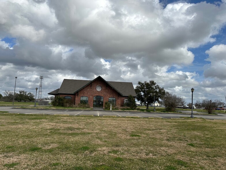 1513 Grand Caillou Rd, Houma, LA for sale - Primary Photo - Image 1 of 1