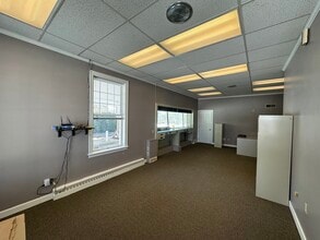 8275 N 32nd St, Richland, MI for sale Interior Photo- Image 2 of 10