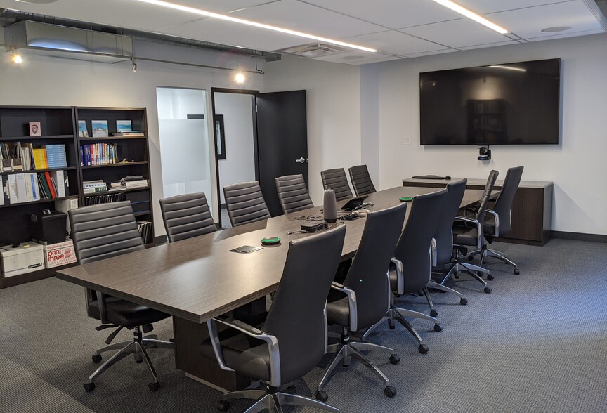 372 Bay St, Toronto, ON for lease - Interior Photo - Image 3 of 8