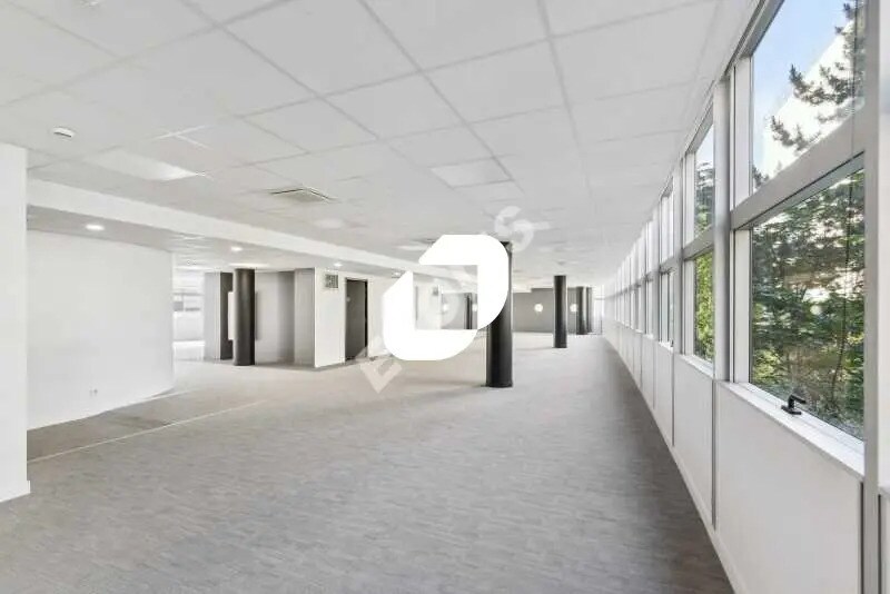 Office in Pantin for lease - Building Photo - Image 3 of 15