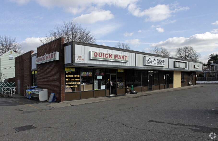 28 E Joseph St, Moonachie, NJ 07074