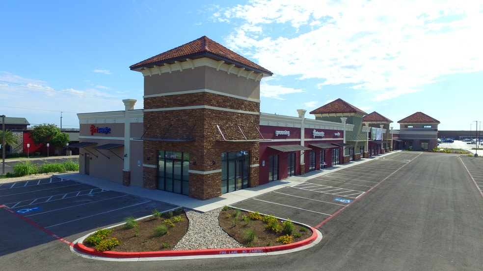 2413 Veterans Blvd, Del Rio, TX for lease - Building Photo - Image 1 of 7