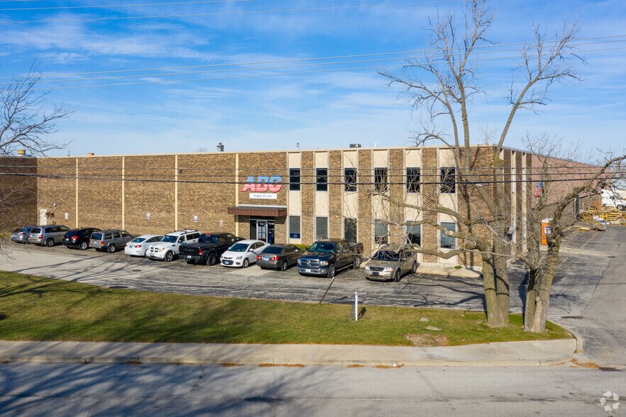 6220-6230 W Gross Point Rd, Niles, IL for sale - Building Photo - Image 1 of 1