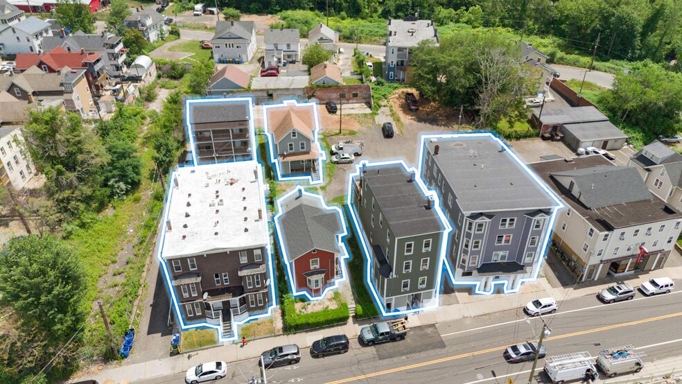 25 Units Turn-Key w/Big Unit Mix portfolio of 3 properties for sale on LoopNet.com - Building Photo - Image 2 of 26