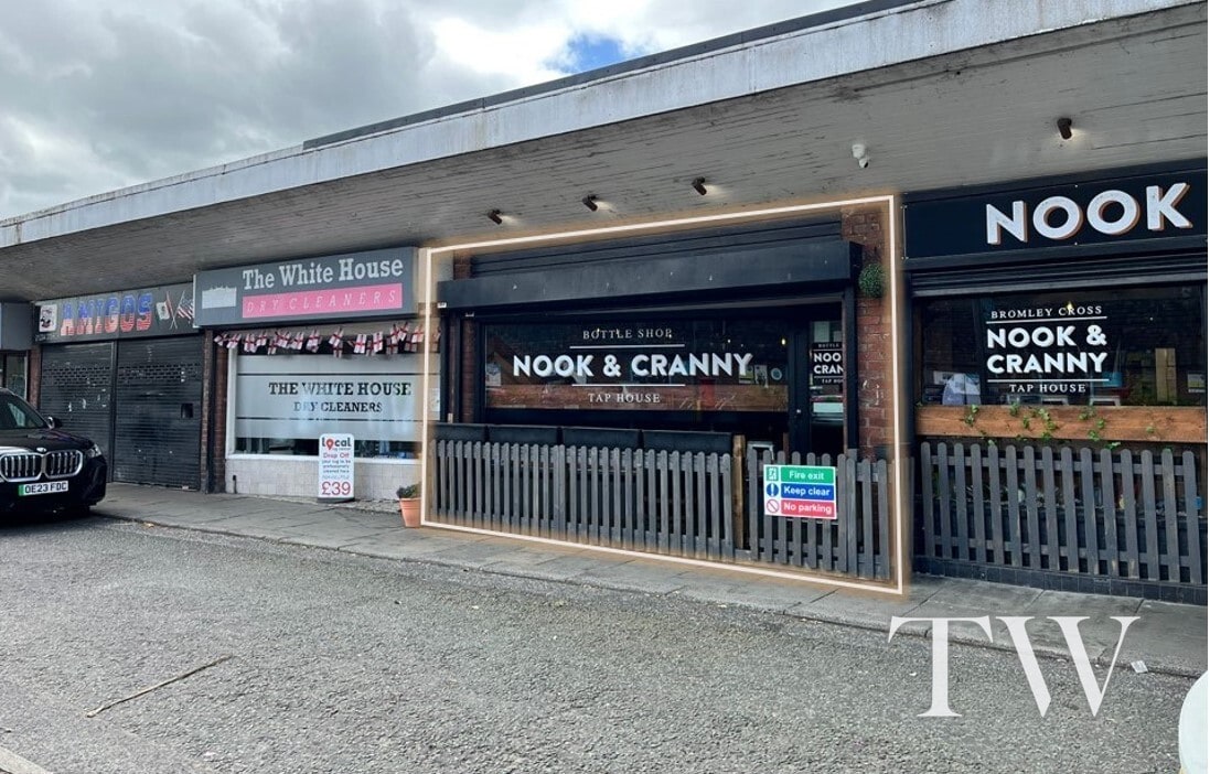 211 Darwen Road Bromley Cross, Bolton for sale Primary Photo- Image 1 of 1