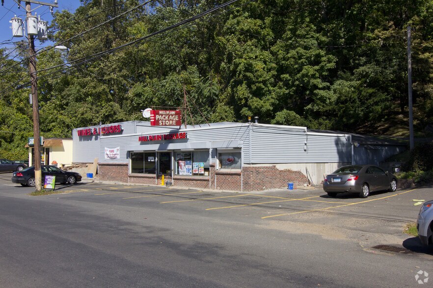 71 Mill Plain Rd, Danbury, CT, 06811 Storefront Property For Sale