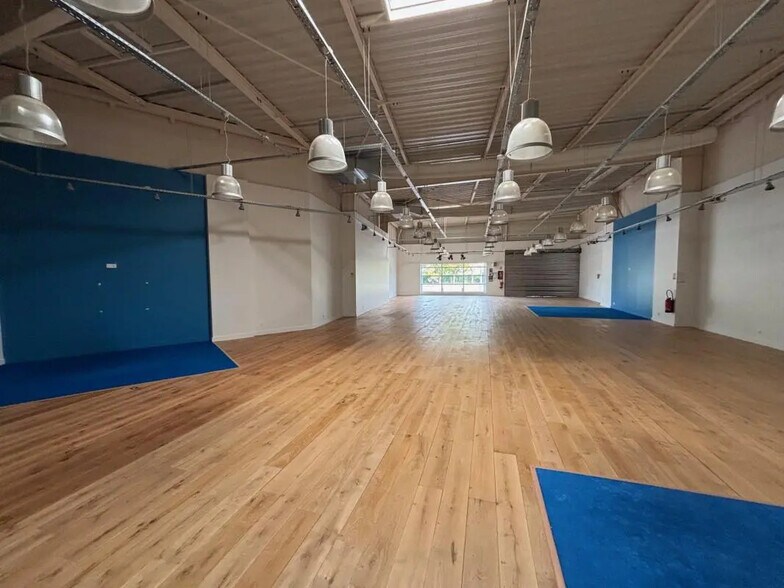 1 Rond Point Laurent Schwartz, Maurepas for lease - Interior Photo - Image 3 of 6