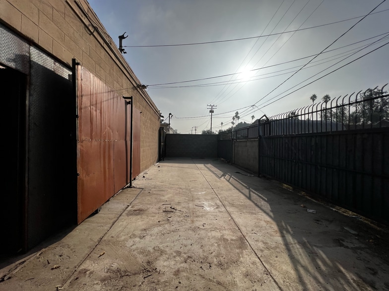 1044 W 1st St, Pomona, CA for lease - Building Photo - Image 3 of 3