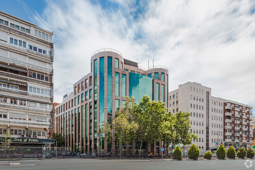 Calle De Francisco Silvela, 42, Madrid, Madrid for lease - Primary Photo - Image 1 of 17